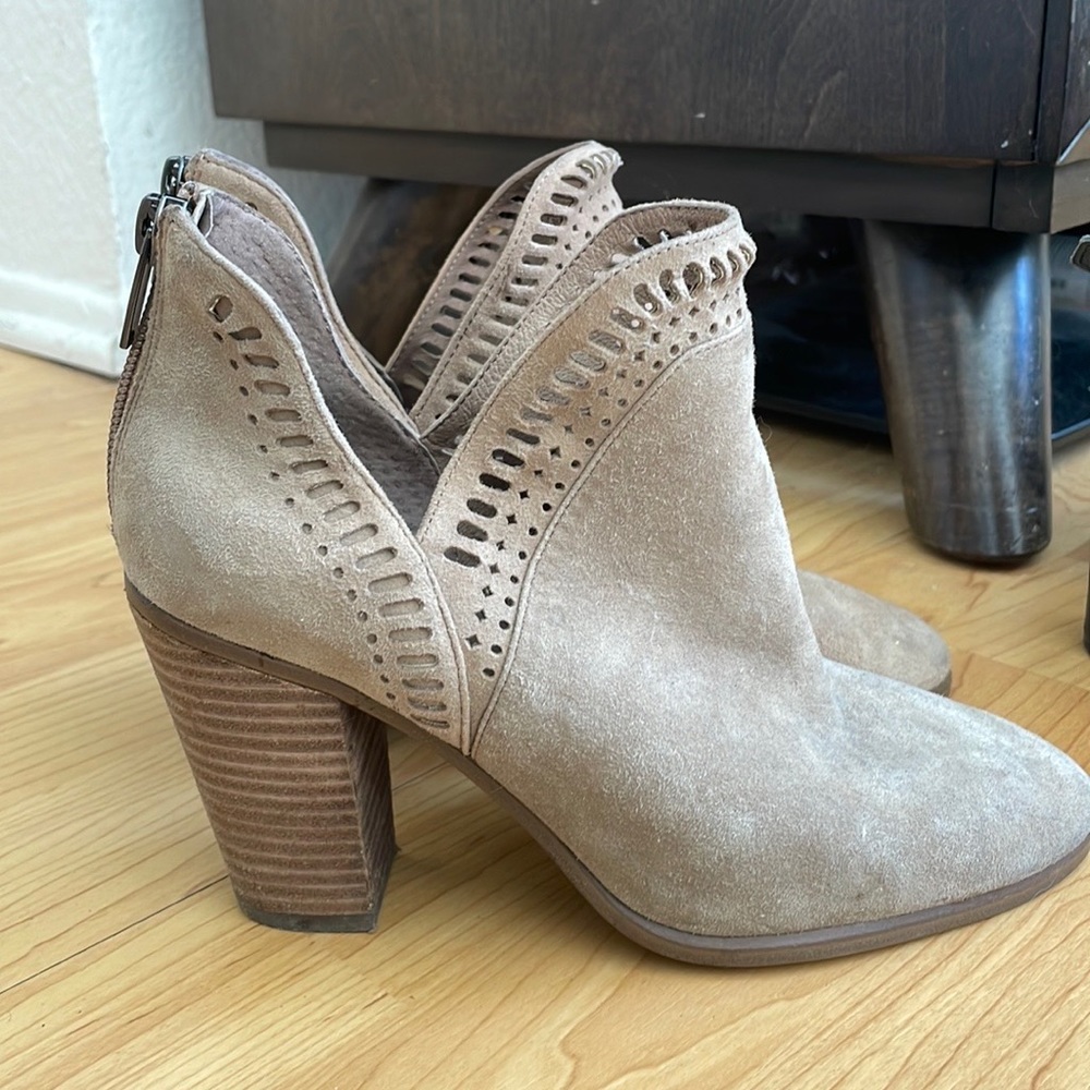Vince Camuto Booties Size 7